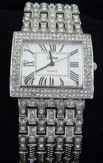 *NEW* Stunning silver Quartz Watch!!