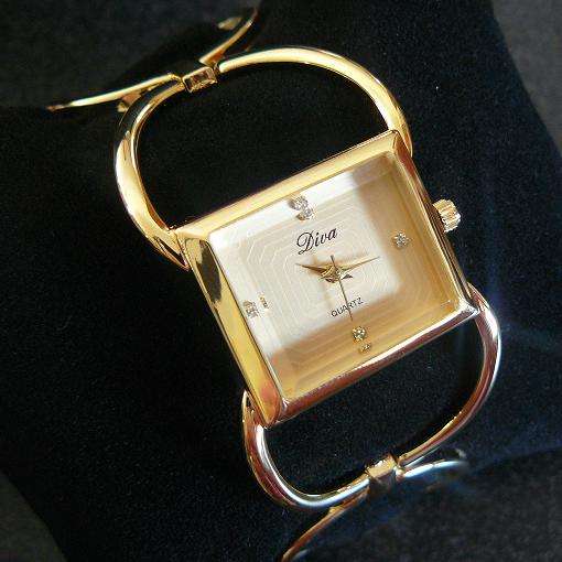 BEAUTIFUL WOMENS GOLD QUARTZ WATCH **new design**