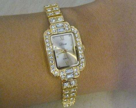 BEAUTIFUL WOMENS GOLD QUARTZ WATCH **new design**
