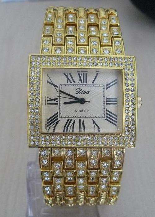 GOLD QUARTZ WATCH **WOW THIS IS STUNNING!!**