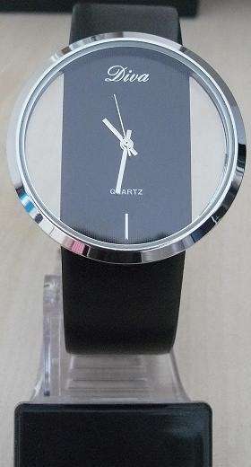 QUARTZ WATCH **WITH GENUINE LEATHER STRAP**