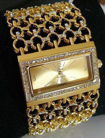 GOLD QUARTZ WATCH **STUNNING**!!!