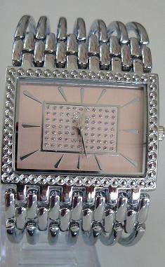 STUNNING WOMENS QUARTZ SILVER WATCH!!