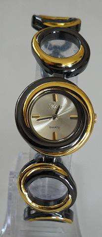WOMENS GOLD & BLACK QUARTZ WATCH **BeAuTiFuL**