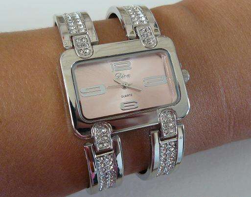 **NEW ARRIVAL**SILVER QUARTZ WATCH - STUNNING!!!