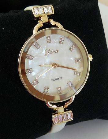 BEAUTIFUL new design * Quartz watch with genuine leather strap