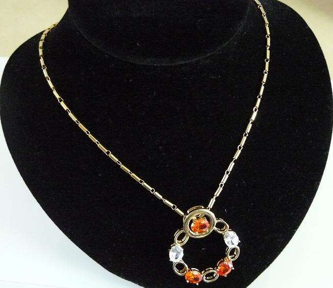GOLD CHAIN WITH STUNNING PENDANT