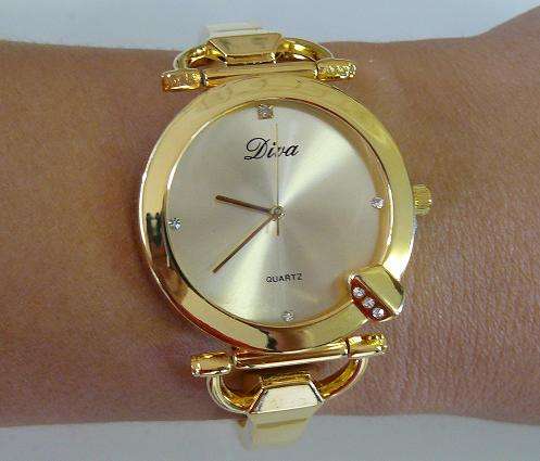 GOLD QUARTZ WATCH *something different*