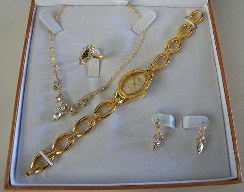 Beautiful GIFT SET** QUARTZ WATCH, EARRINGS, NECKLACE & RING!! Last 1 up for grabs!!!