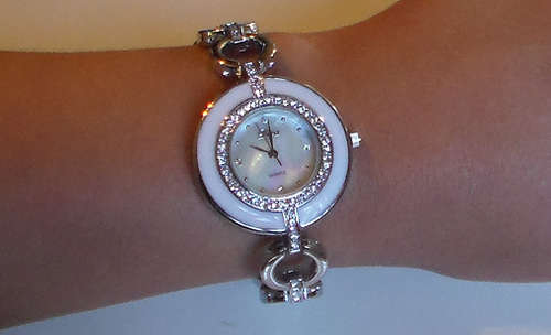 SILVER AND WHITE**QUARTZ WATCH** beautiful**