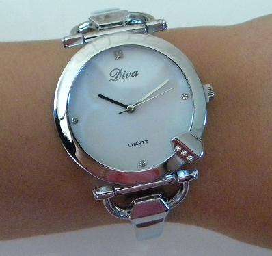 Stunning women's silver Quartz watch!!