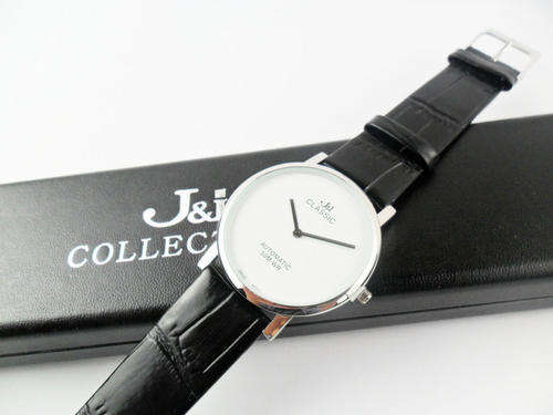 J & I CLASSIC COLLECTION**Thin Series**Water resistant (white face) LAST 1 UP FOR GRABS!!!