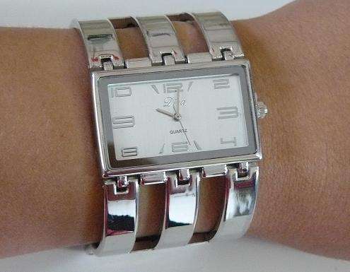 **Stunning** Silver Quartz Watch!! great gift