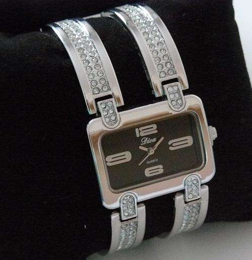 **NEW ARRIVAL**SILVER QUARTZ WATCH - STUNNING!!! with Black face