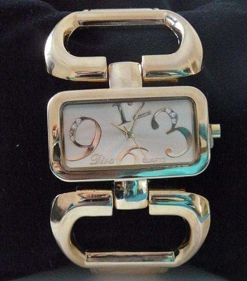 GOLD QUARTZ WATCH **WOW THIS IS STUNNING!!**