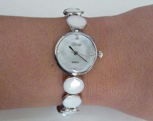 **Silver & White QUARTZ WATCH**
