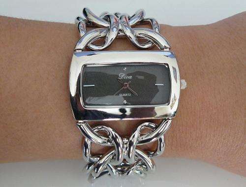 **Stunning** silver Quartz Watch with Black Face!!