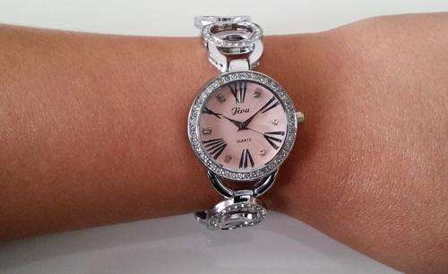 Stunning women's silver Quartz watch!!