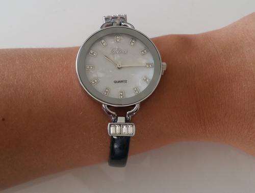 SILVER & BLACK QUARTZ WATCH