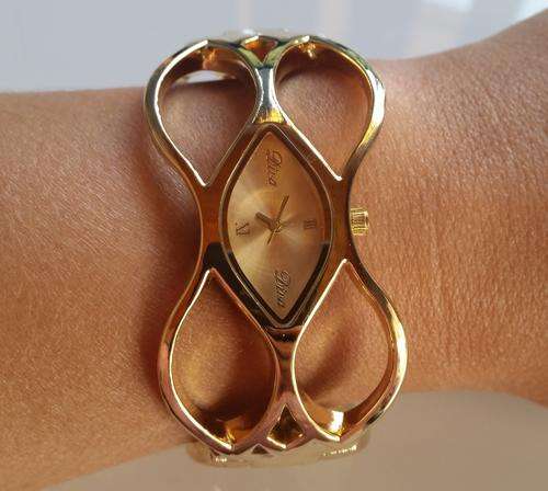 **STUNNING ladies Gold watch!!