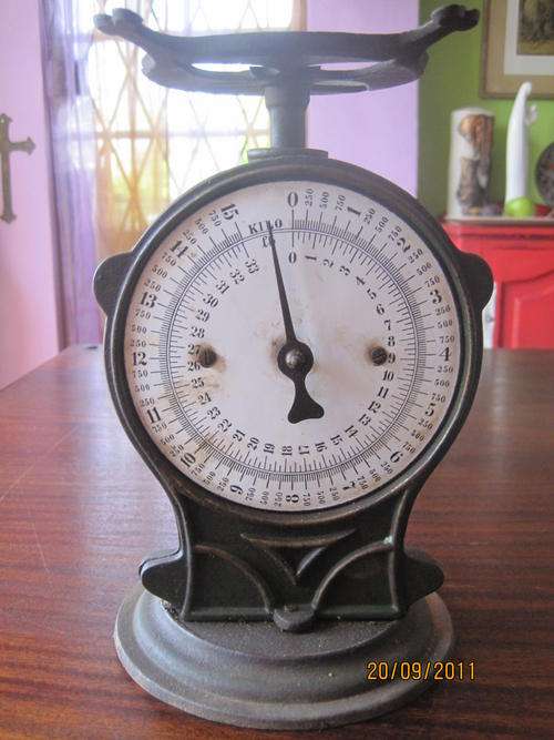 Old Cast Iron Kitchen Scale