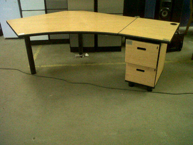 CORPORATE OFFICE TABLE WITH FREE OFFICE CHAIR
