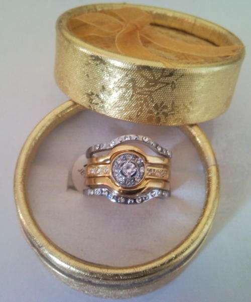 BEAUTIFULL DESIGNER 5 PIECE WEDDING SET RING CLAD IN 18CT GOLD AND SILVER SIZE 18