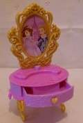 Mattel 2012 - Barbie Dresser - Made In China (+-15cm High)