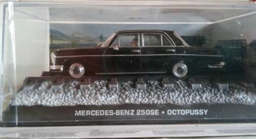 007 - Mercedes-Benz 250SE - Ocyopussy (+-13x18.5x6.5cm High)