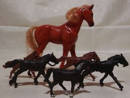 Farm Animals - Horses Set Of 6 (+-Different Sizes)