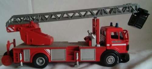 Mercedes Benz Fire Truck (+-24x6x11.5cm High)