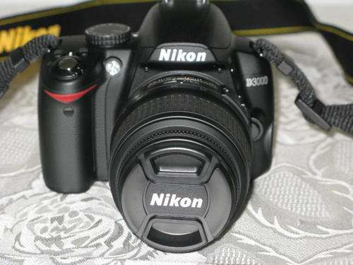 Nikon D3000 Digital Camera + Nikon 18-55mm ED DX Lens Kit *LIKE NEW*Available Immediately*FREE SHIP*