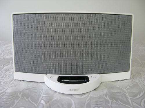 Bose SoundDock for iPods iPhones iPod Touches - White Unit