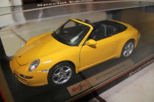 MAISTO *Special Edition* Porsche 911 Carrera S Cabriolet 1:18 in Box