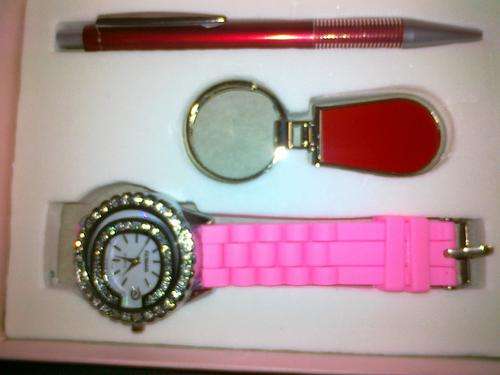 SILICONE WATCH WITH CRYSTALS IN  GIFT SET