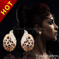 DELICATE GOLD PLATED EAR RINGS WITH CRYSTALS