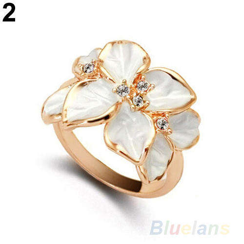 WHITE FLOWER NICKEL FREE ALLOY LADIES RING SIZE 8