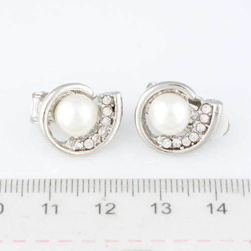 VINTAGE CLIP ON CRYSTAL AND BEAD EARRINGS - ONLY 1 PAIR!!!!!
