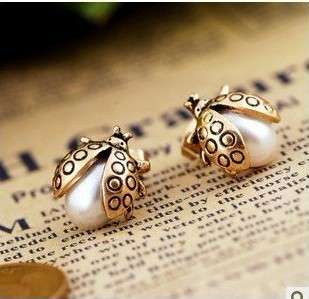 VINTAGE STYLE BEETLE PEARL EAR RING STUDS