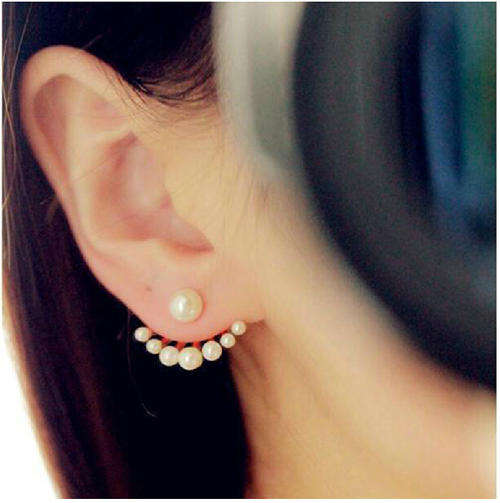 WILD IMITATION LITTLE PEARL EAR STUDS