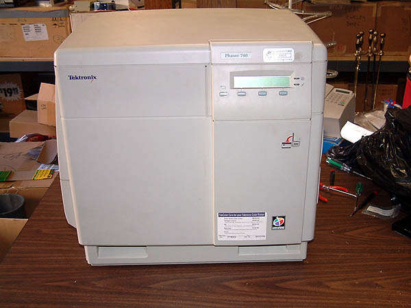 TEKTRONIX 740 - STOCK CLEARANCE - WITH R7500 worth of new toner