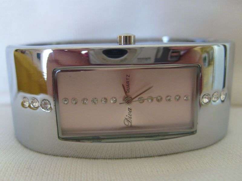 STUNNING LADYS DIVA BRACELET WATCH !!! PINK FACE (EXELLENT QUALITY)