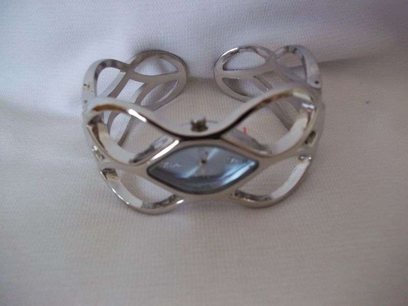 STUNNING LADYS DIVA BRACELET WATCH !!! LIGHT BLUE FACE (EXELLENT QUALITY)