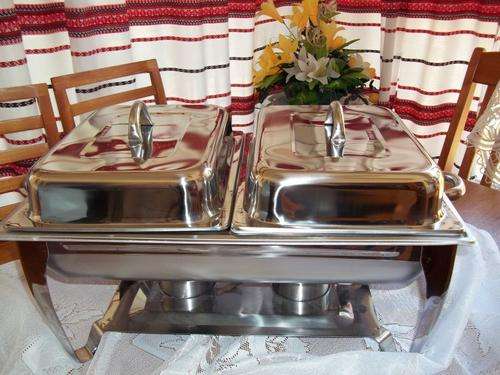 STAINLESS STEEL CHAFING DISH WITH TWO INNER TRAYS AND LIDS