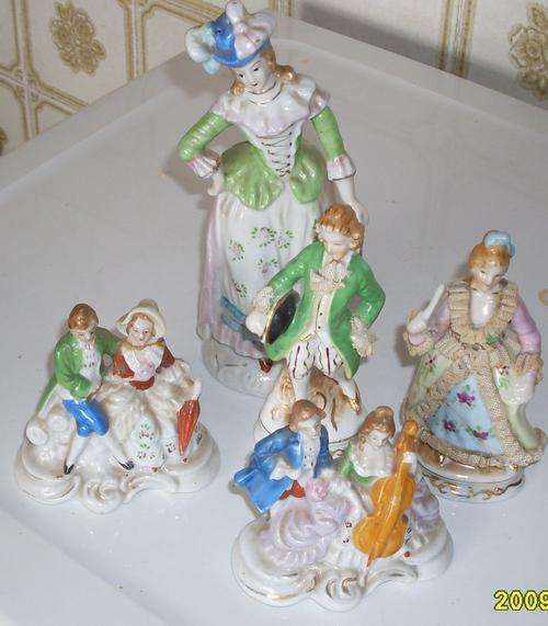 ORNAMENT LOT