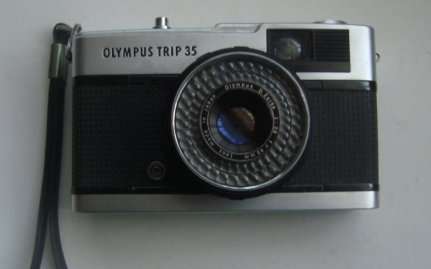 OLYMPUS TRIP 35   CAMERA