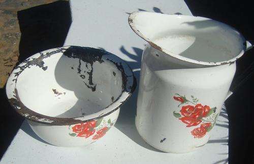 ENAMEL PITCHER AND CHAMBER