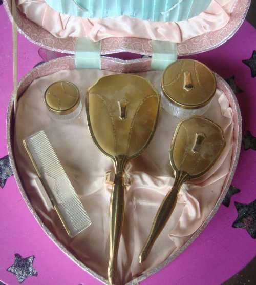 VINTAGE HAIRBRUSH SET  1953