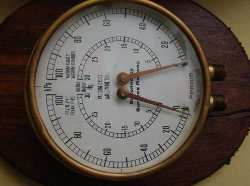 STEAM ENGINE  VACUUM GAUGE