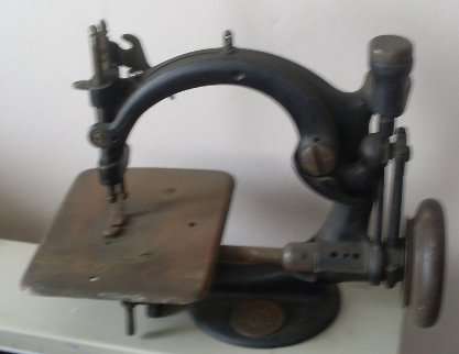 WILLCOX@GIBBS  SEWING MACHINE